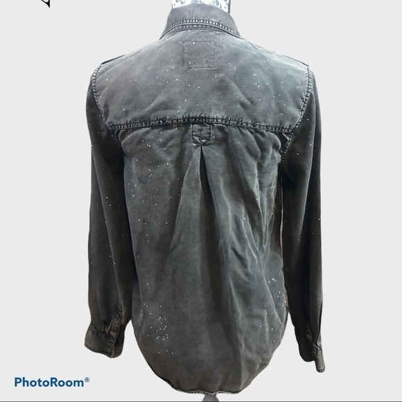 American EAGLE charcoal gray button up top - Picture 4 of 7